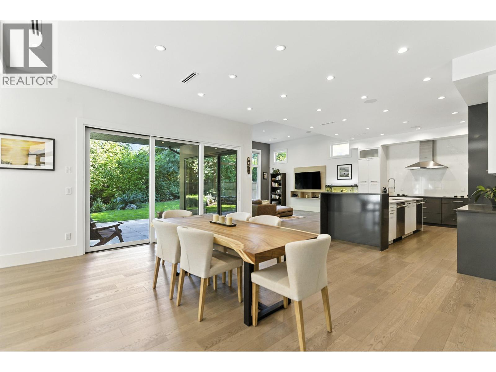 1891 BURRILL AVENUE, North Vancouver