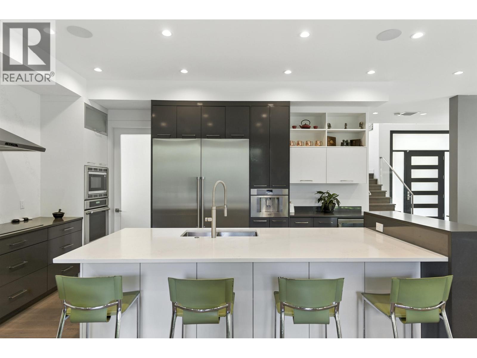 1891 BURRILL AVENUE, North Vancouver