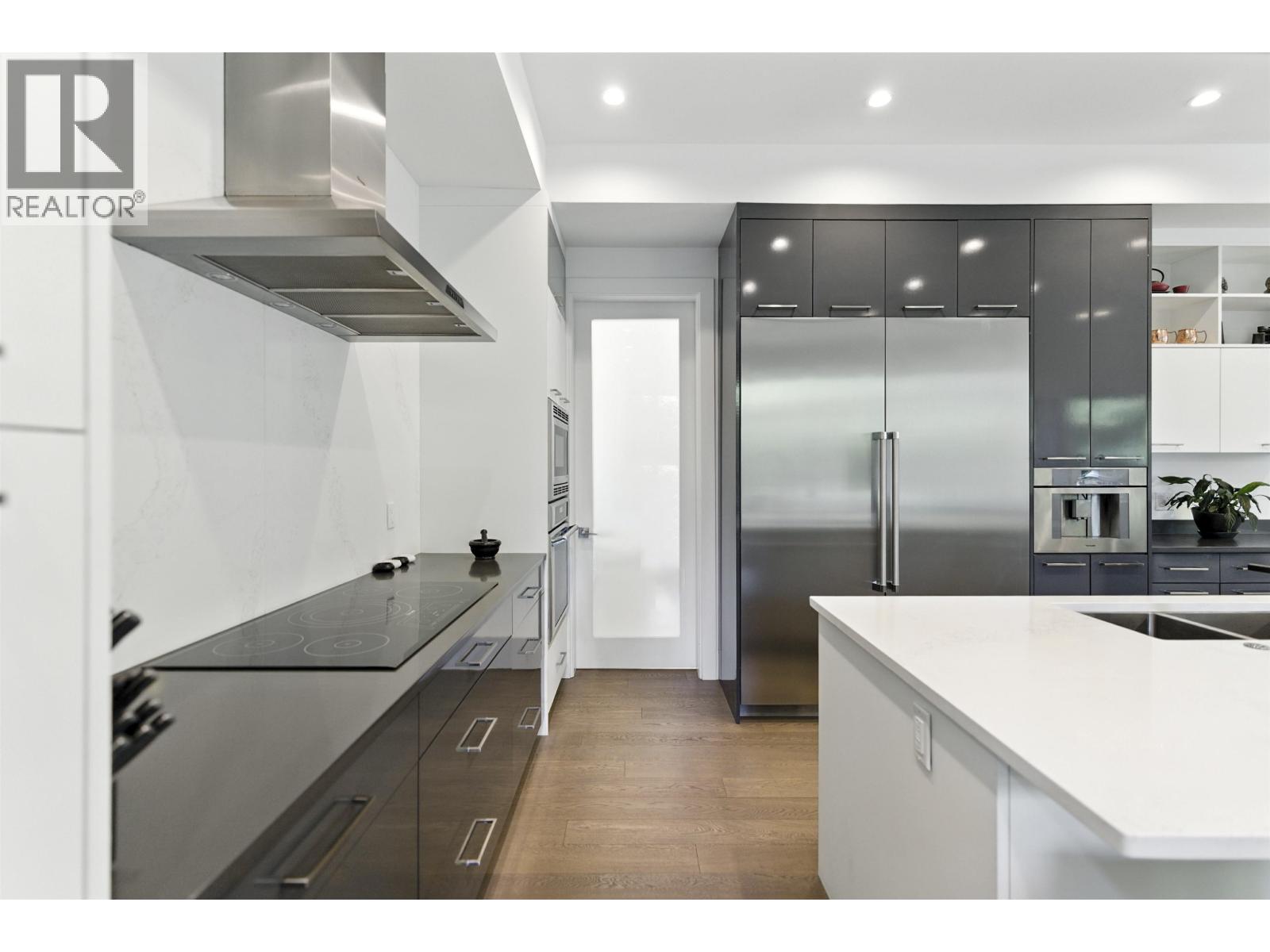1891 BURRILL AVENUE, North Vancouver