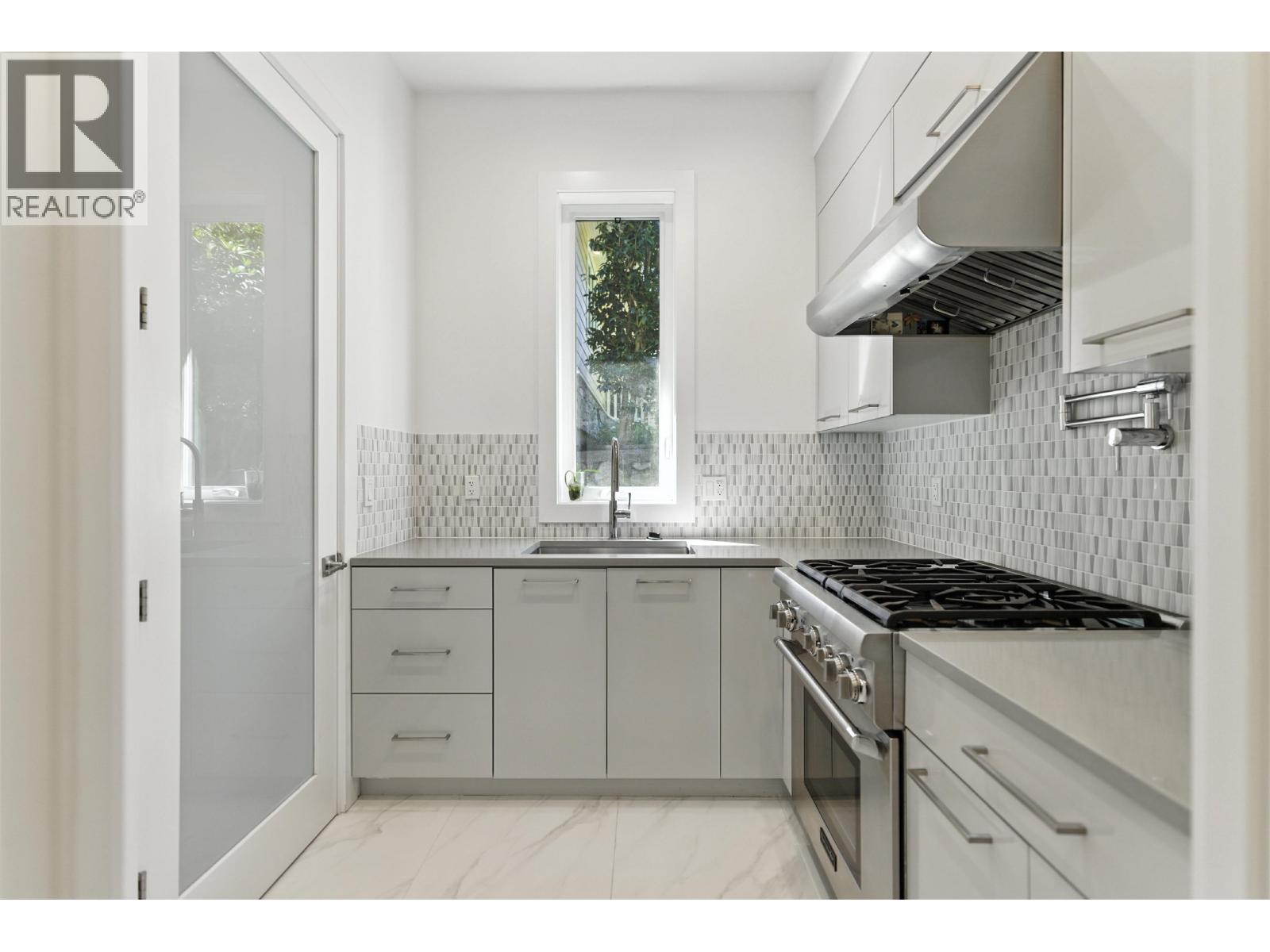1891 BURRILL AVENUE, North Vancouver
