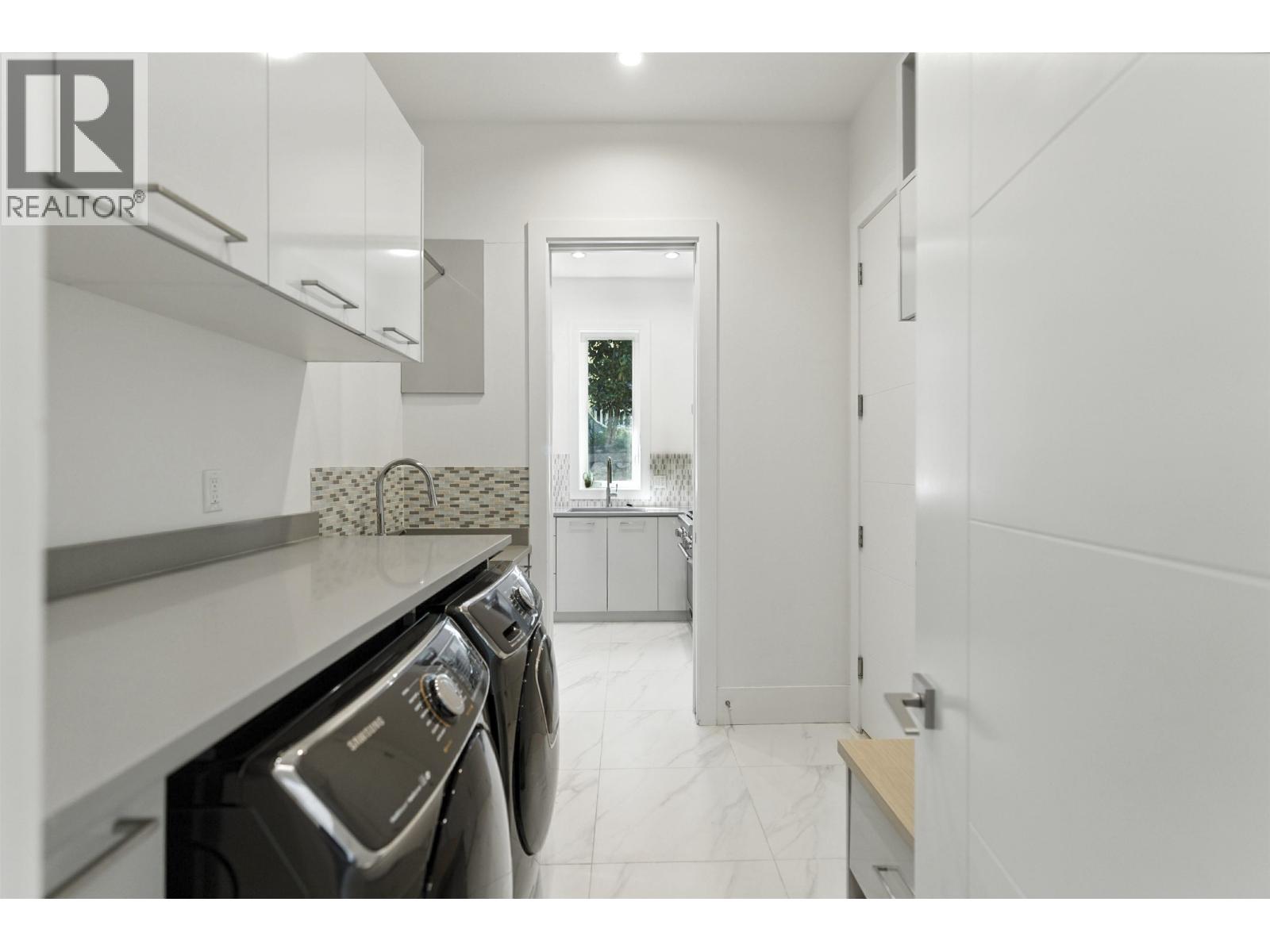 1891 BURRILL AVENUE, North Vancouver