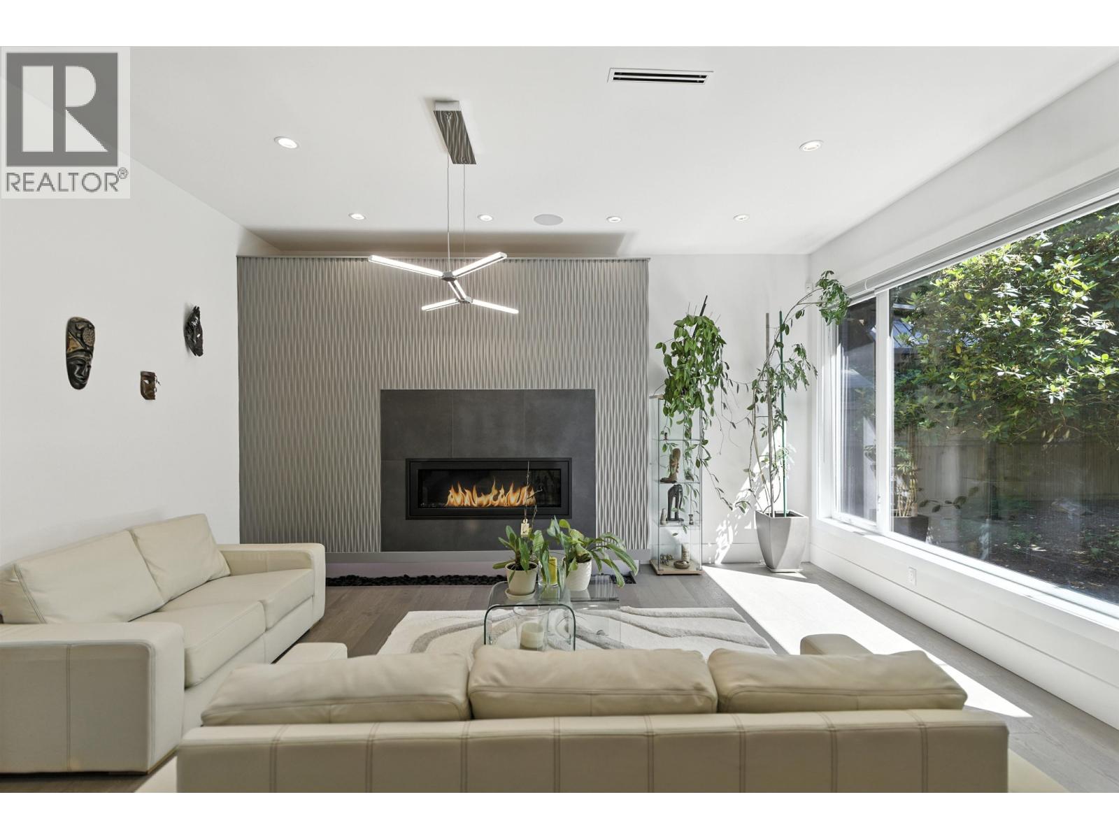 1891 BURRILL AVENUE, North Vancouver