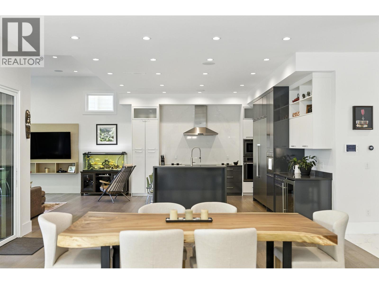 1891 BURRILL AVENUE, North Vancouver