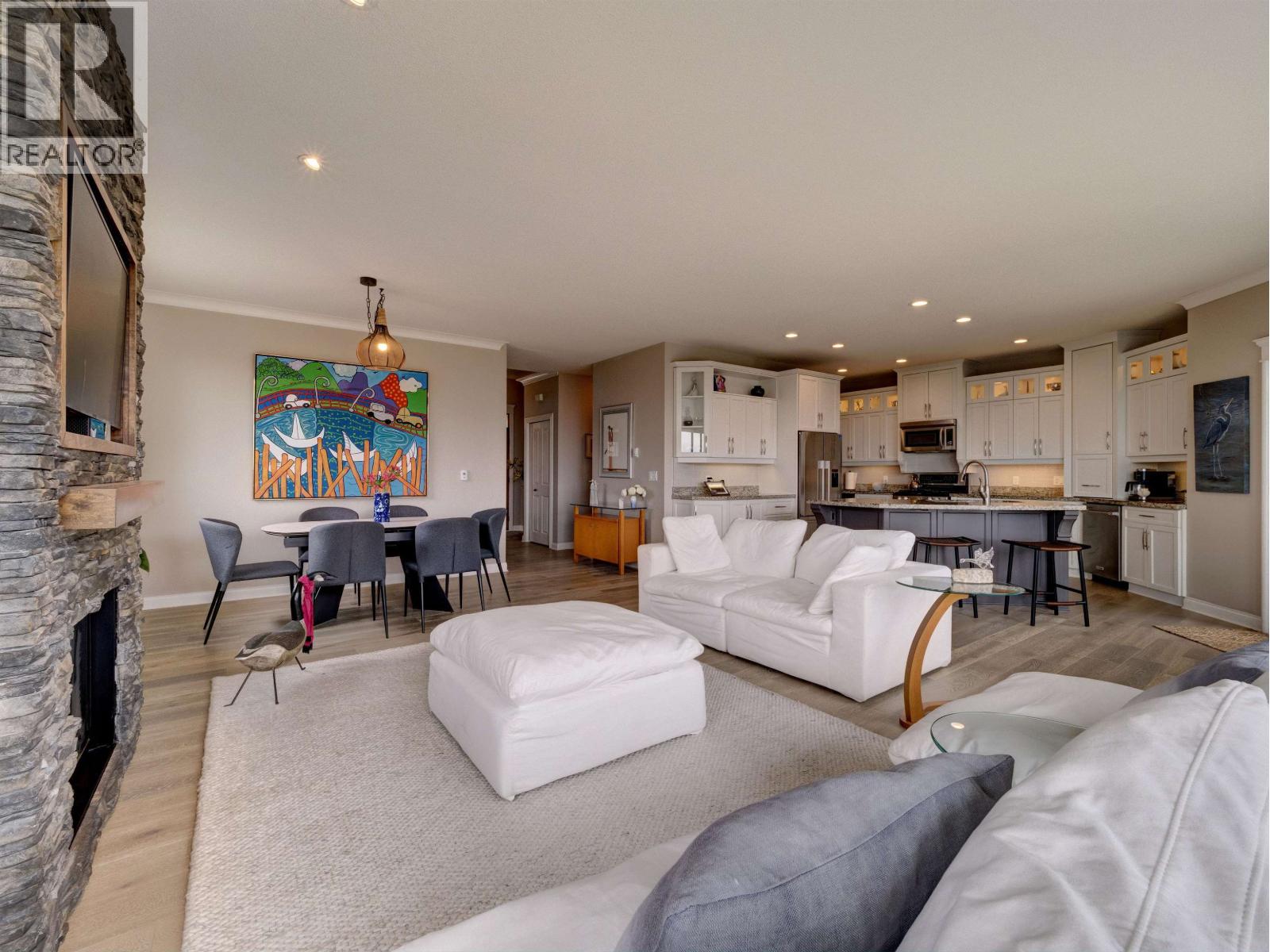 6338 BAILLIE ROAD, Sechelt