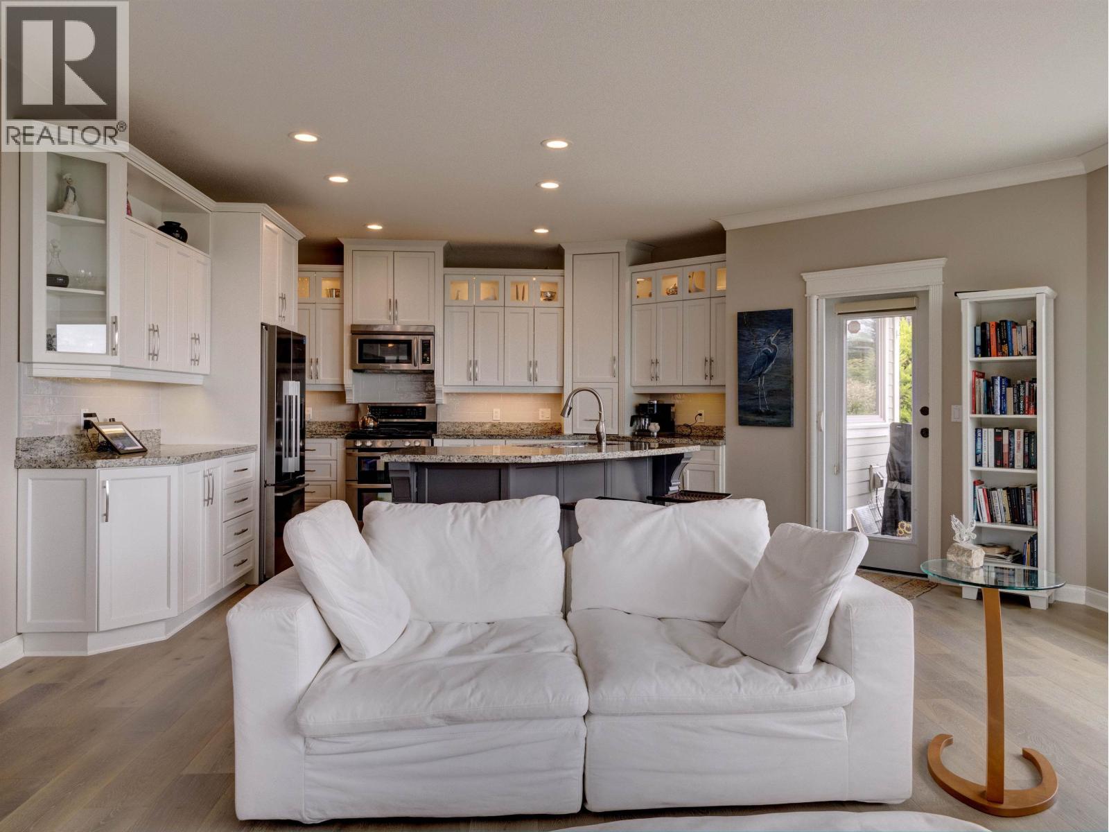 6338 BAILLIE ROAD, Sechelt
