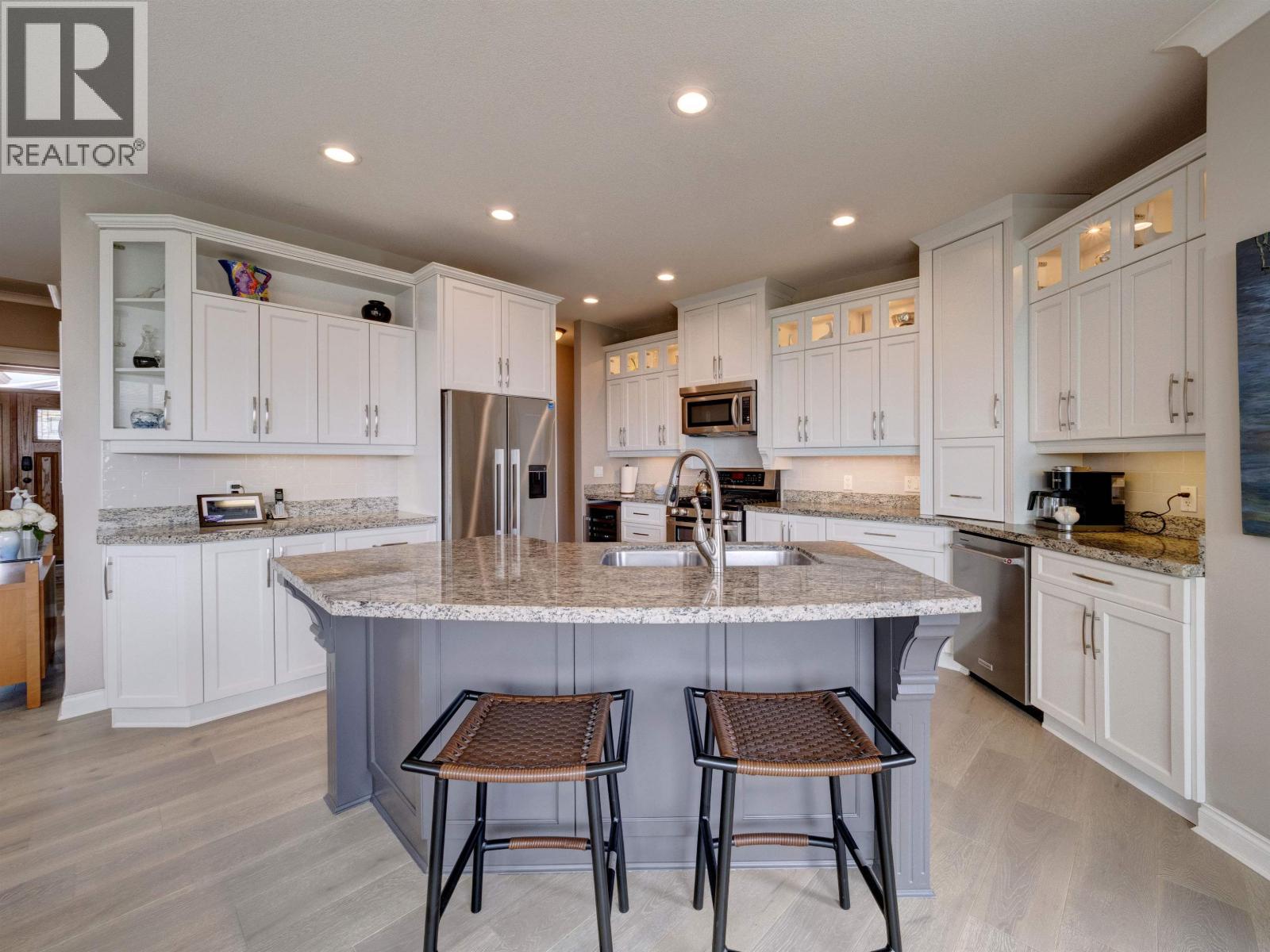 6338 BAILLIE ROAD, Sechelt