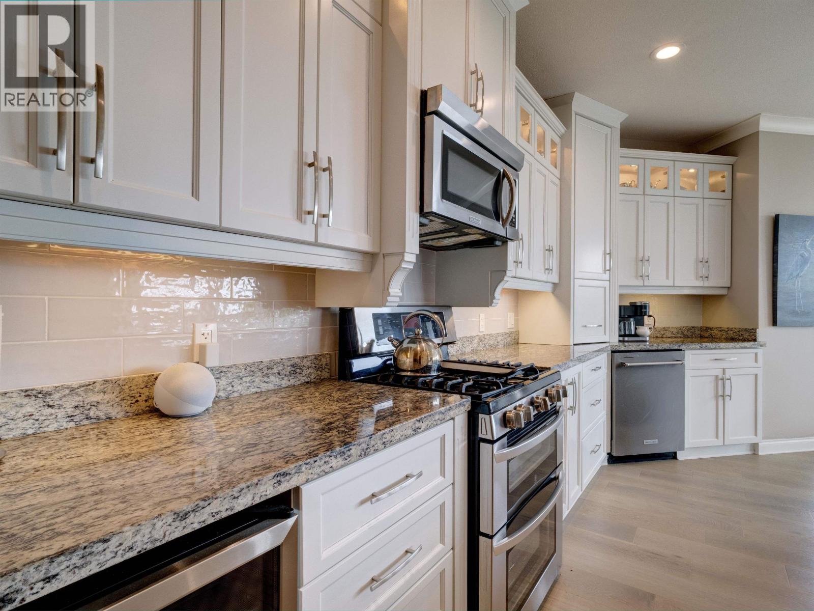 6338 BAILLIE ROAD, Sechelt