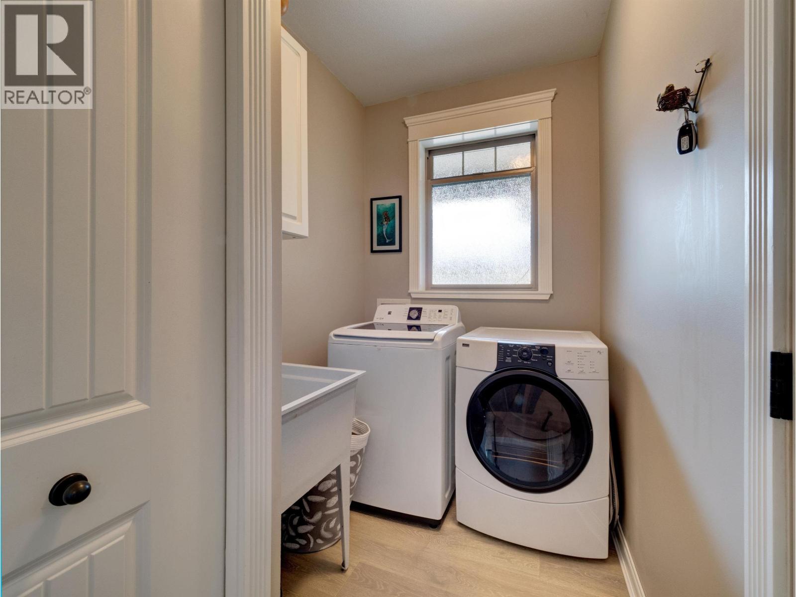 6338 BAILLIE ROAD, Sechelt