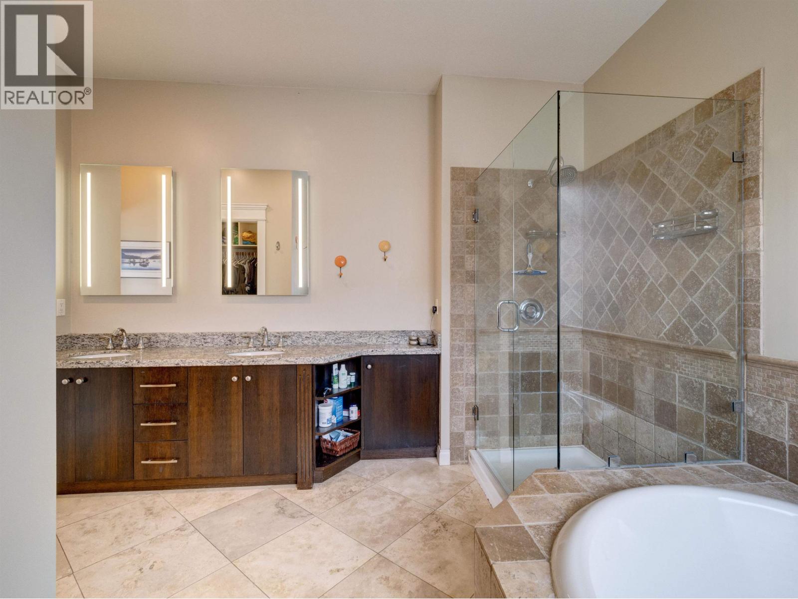 6338 BAILLIE ROAD, Sechelt
