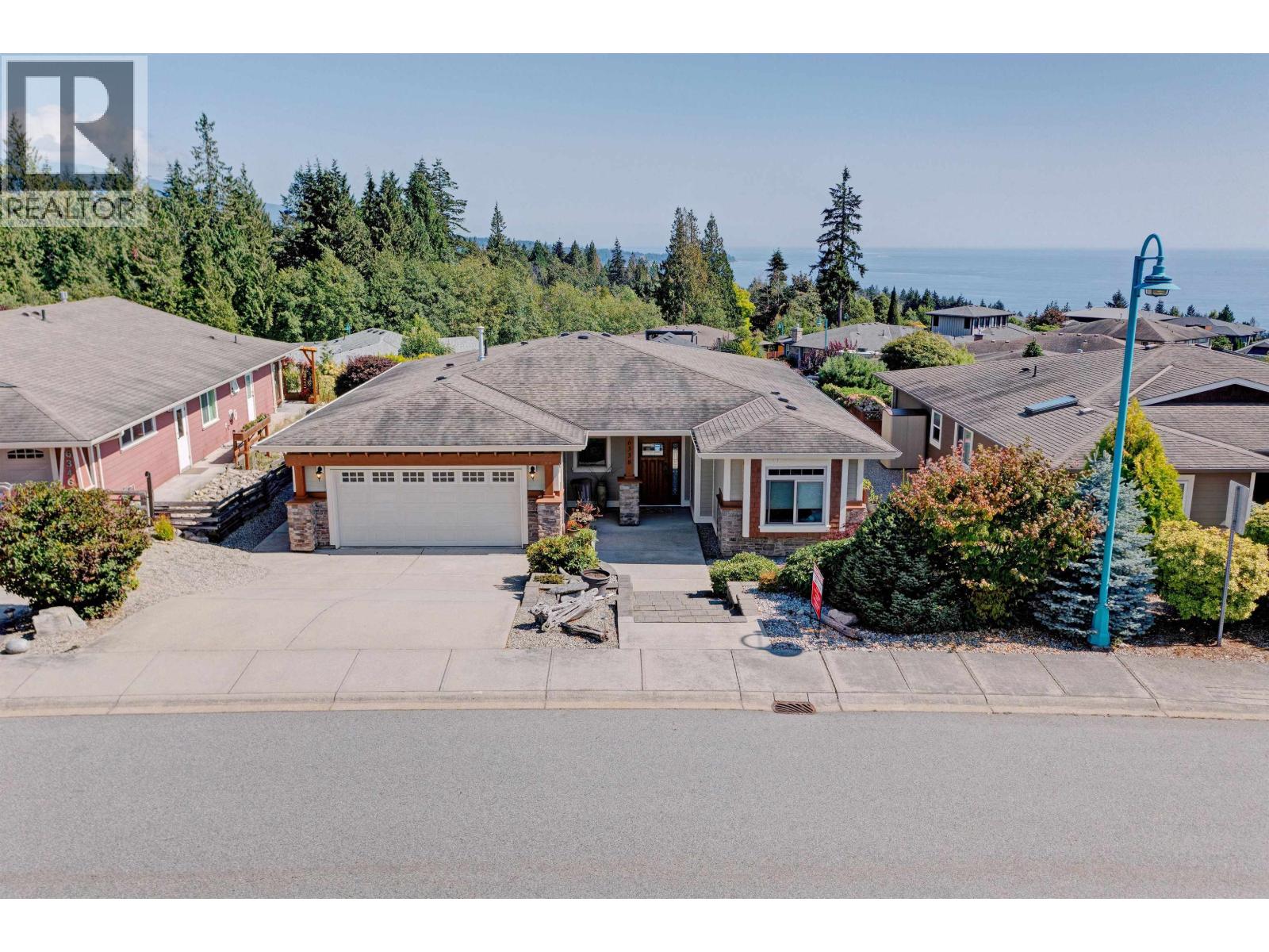 6338 BAILLIE ROAD, Sechelt