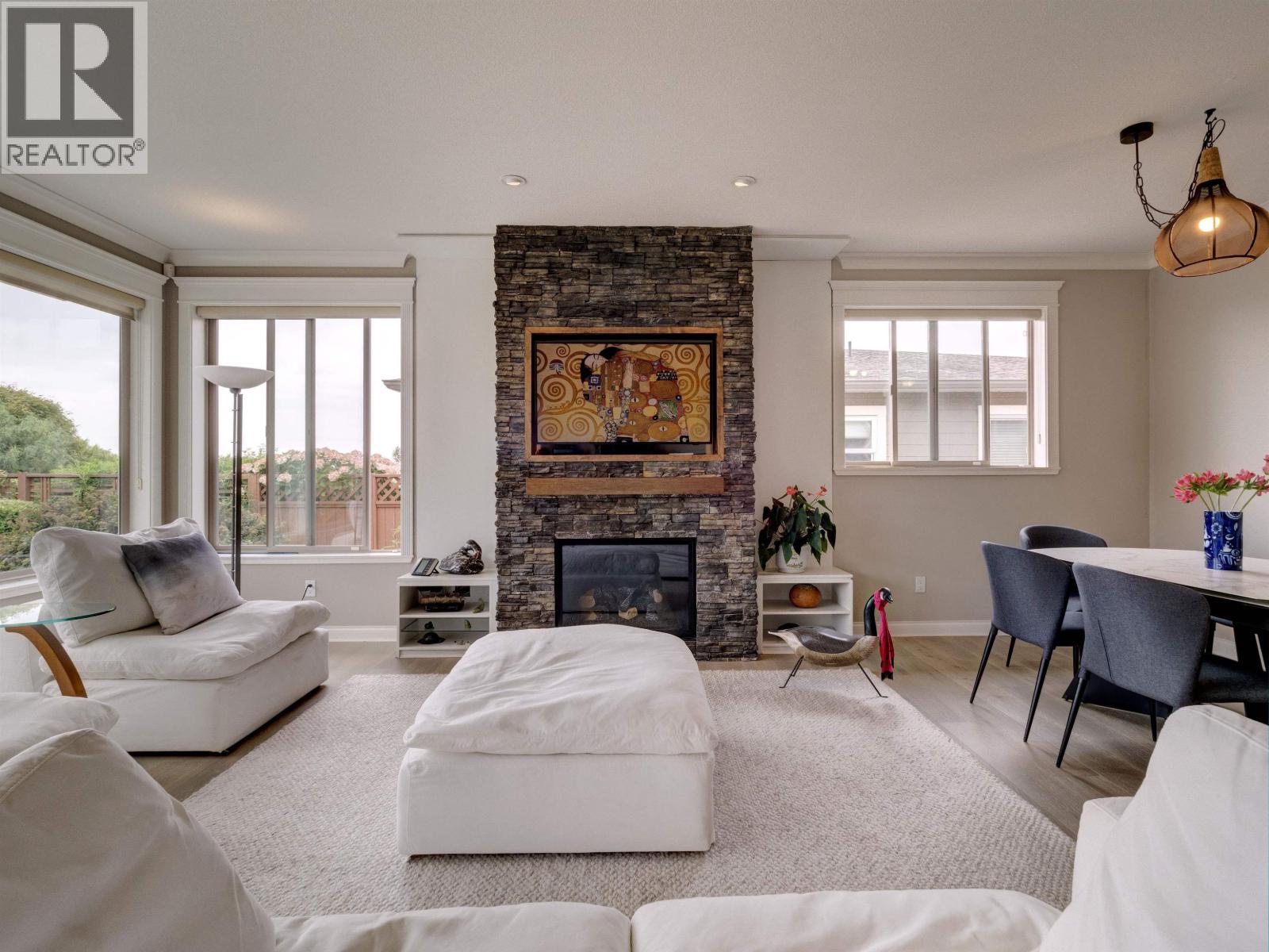 6338 BAILLIE ROAD, Sechelt