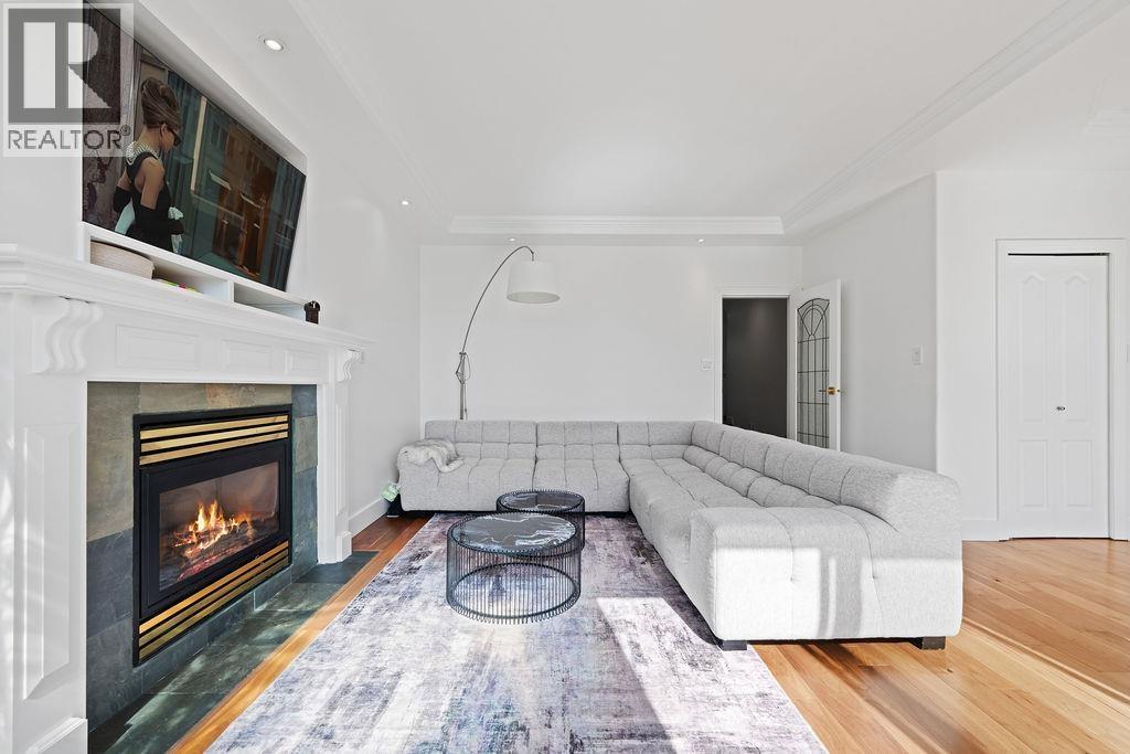 1075 ADDERLEY STREET, North Vancouver