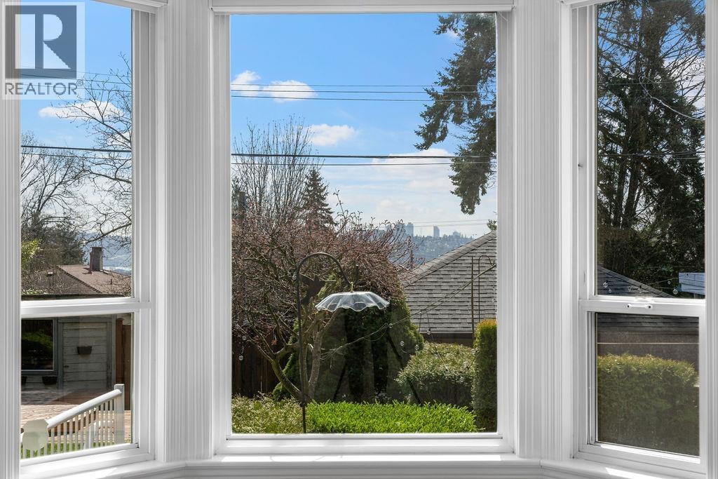 1075 ADDERLEY STREET, North Vancouver