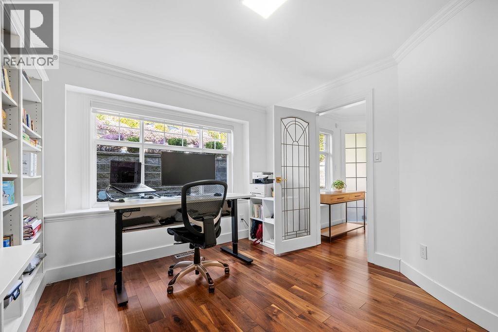 1075 ADDERLEY STREET, North Vancouver