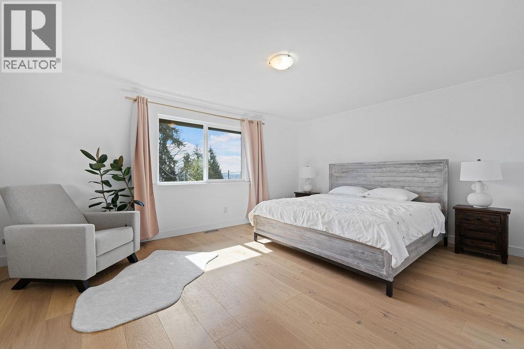1075 ADDERLEY STREET, North Vancouver