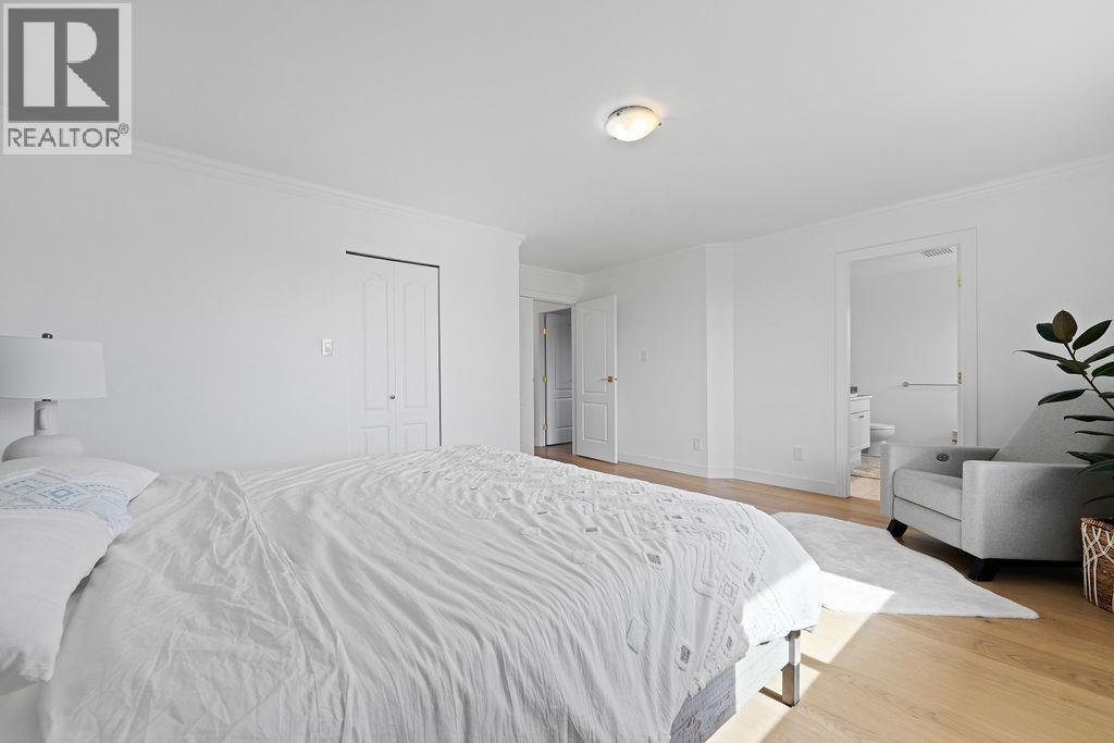 1075 ADDERLEY STREET, North Vancouver
