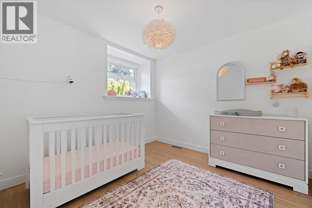 1075 ADDERLEY STREET, North Vancouver