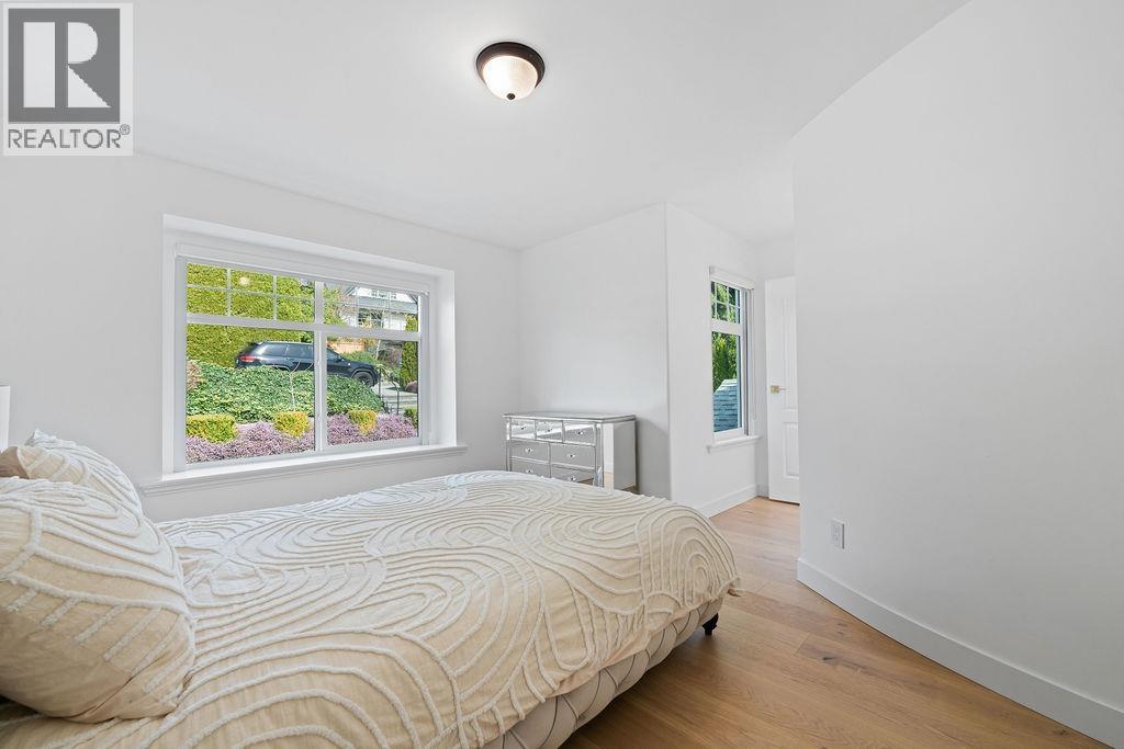 1075 ADDERLEY STREET, North Vancouver