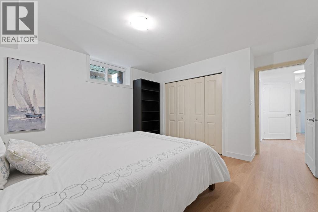1075 ADDERLEY STREET, North Vancouver