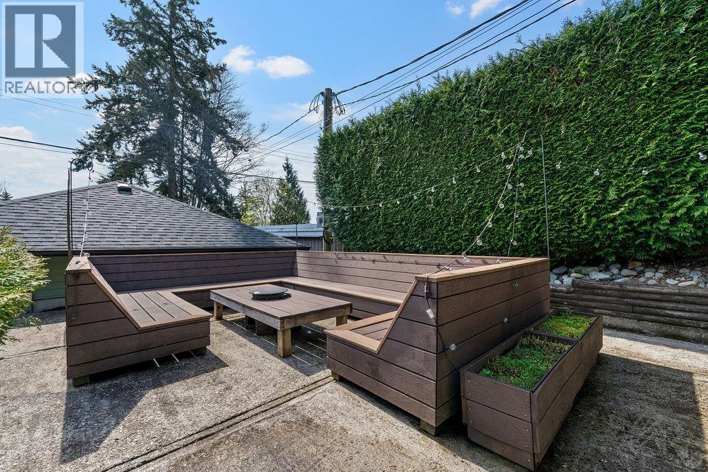 1075 ADDERLEY STREET, North Vancouver