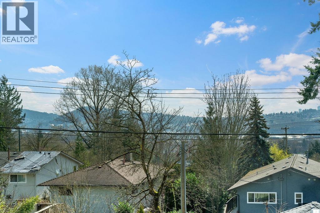 1075 ADDERLEY STREET, North Vancouver