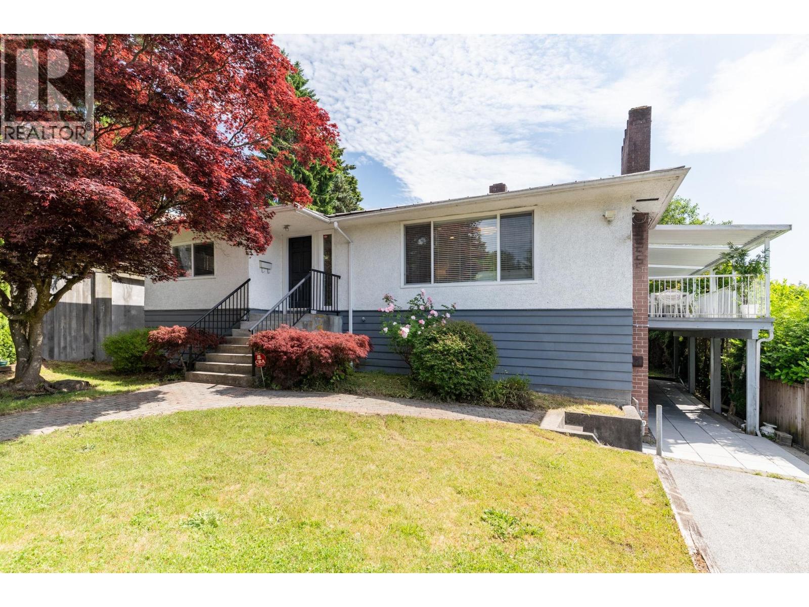 Photo 10 of 5720 Curtis Street, Burnaby BC