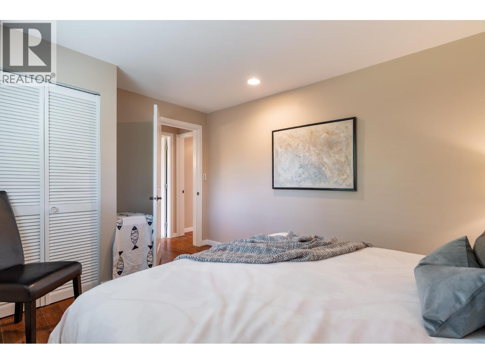 Photo 2 of 5720 Curtis Street, Burnaby BC
