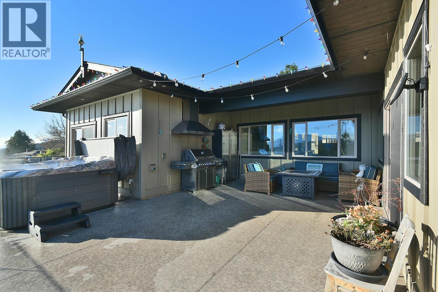 659-661 GIBSONS WAY, Gibsons