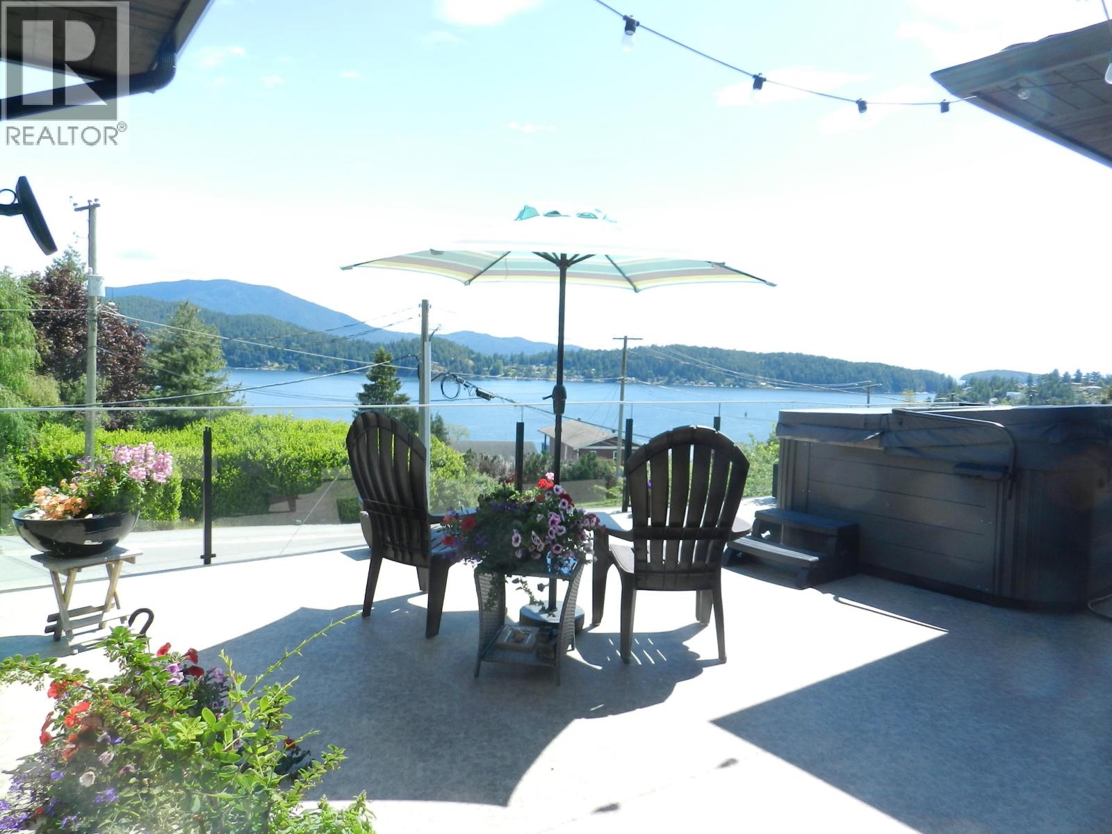 659-661 GIBSONS WAY, Gibsons