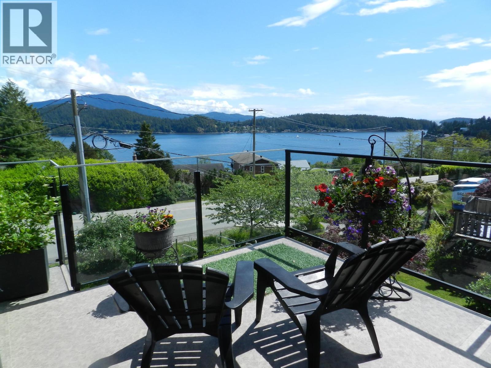 659-661 GIBSONS WAY, Gibsons