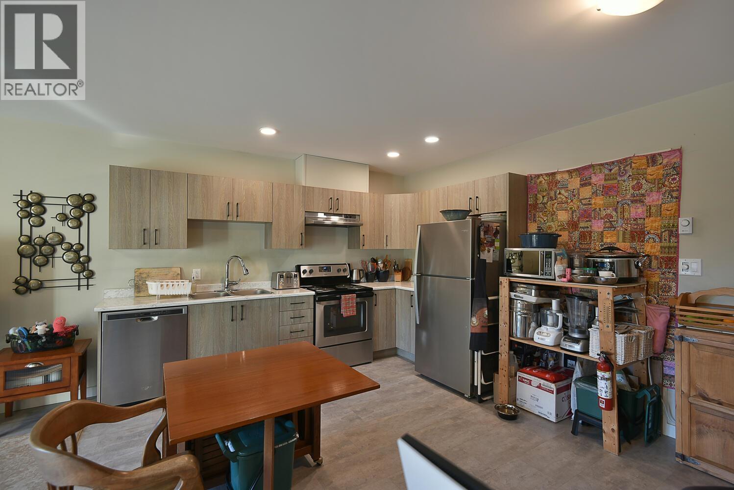 659-661 GIBSONS WAY, Gibsons