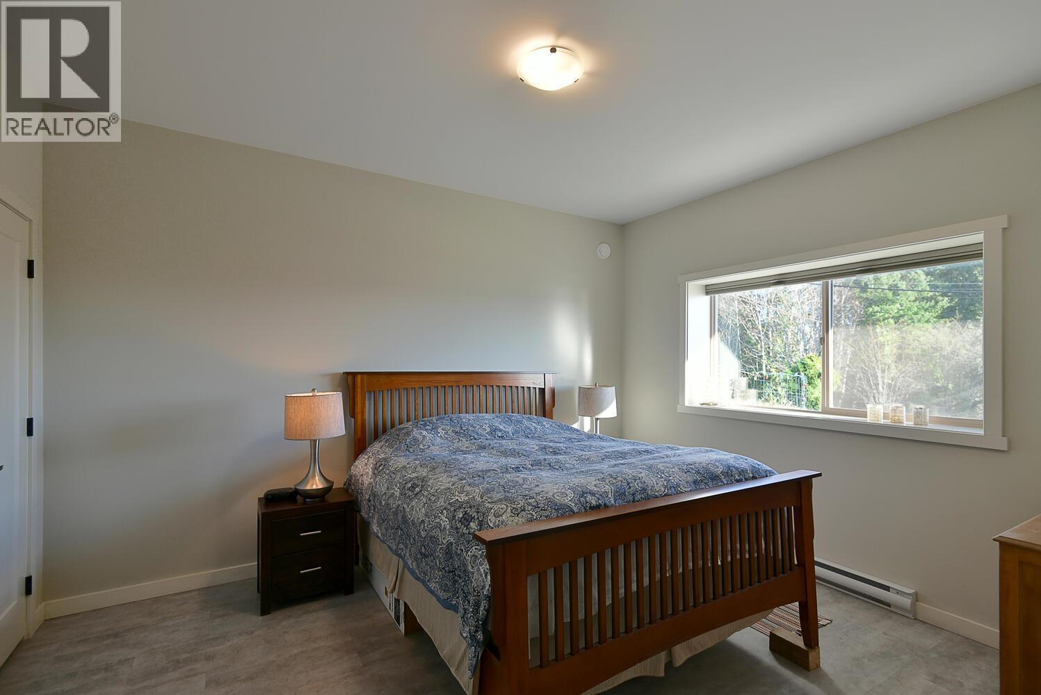 659-661 GIBSONS WAY, Gibsons