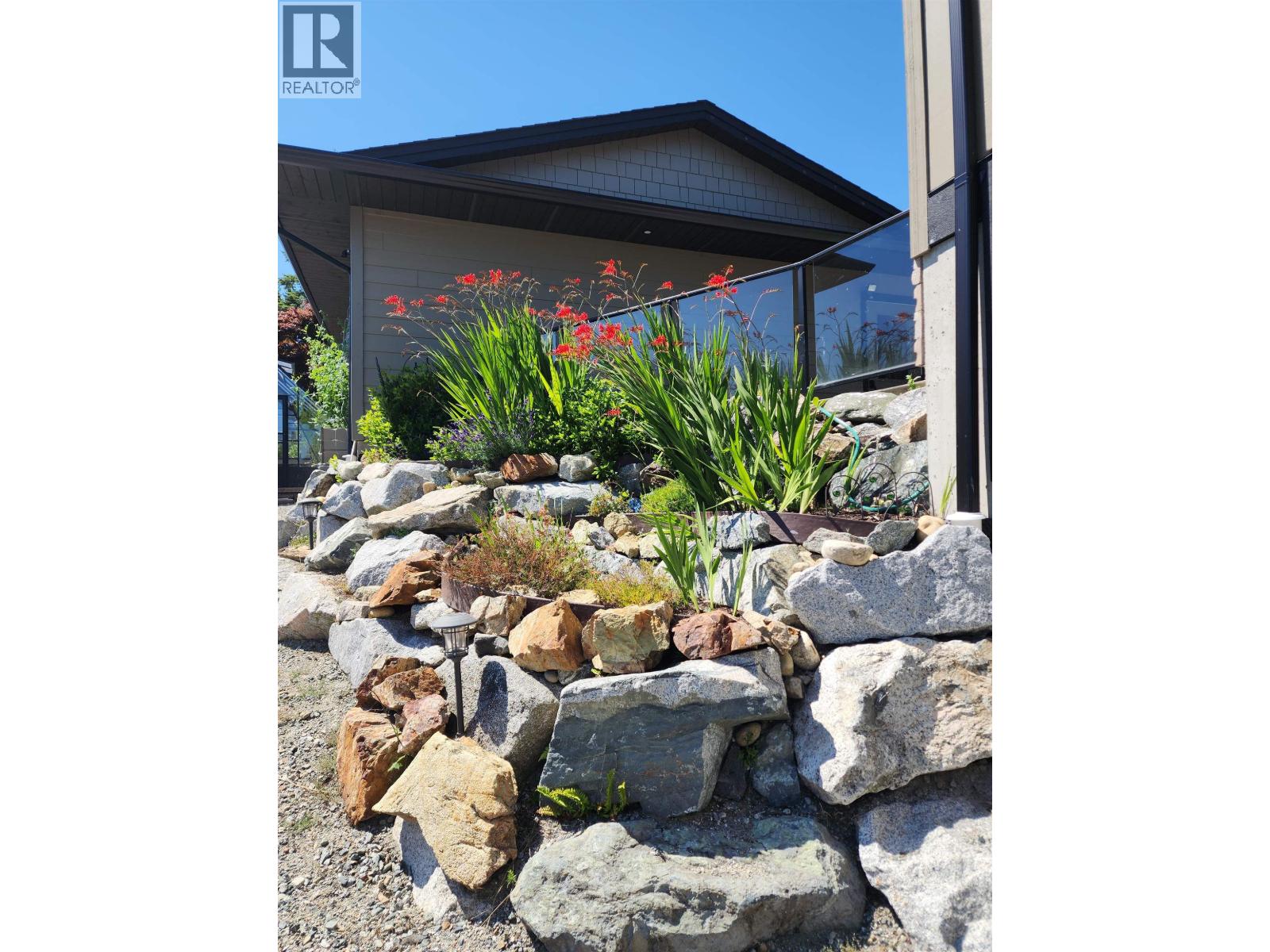659-661 GIBSONS WAY, Gibsons