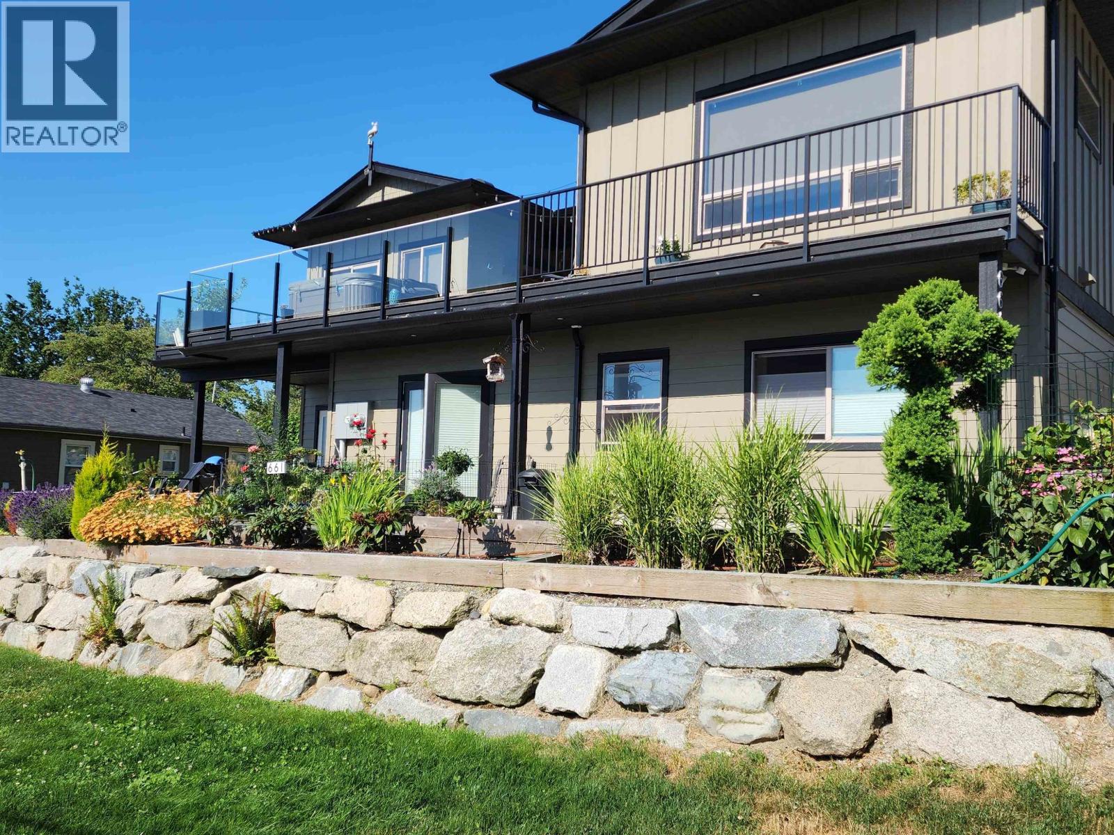 659-661 GIBSONS WAY, Gibsons