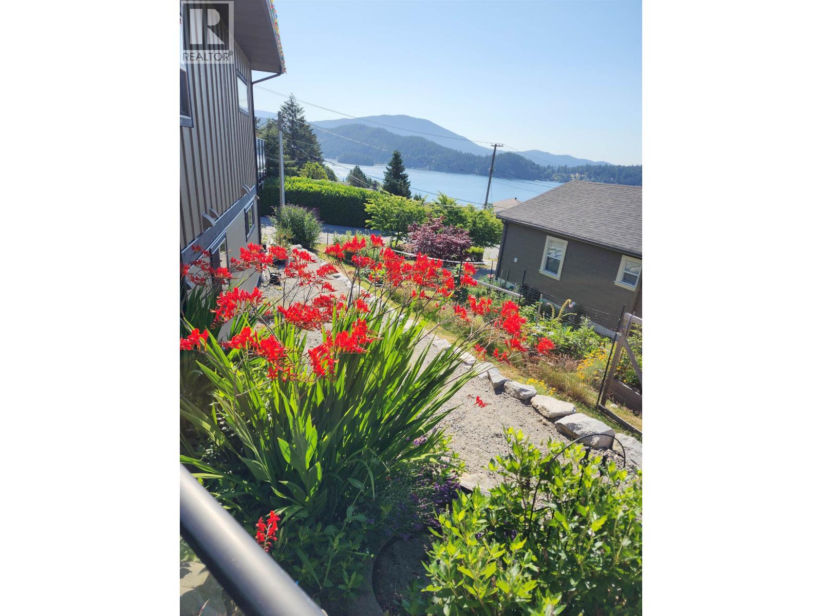 659-661 GIBSONS WAY, Gibsons