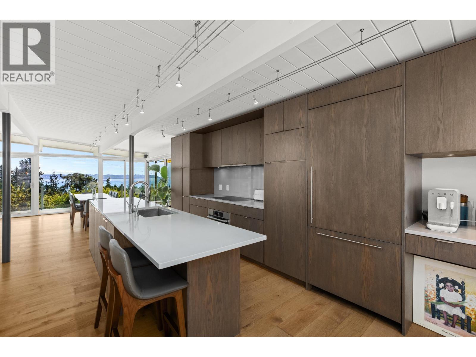 Photo 11 of 4045 Bayridge Avenue, West Vancouver BC