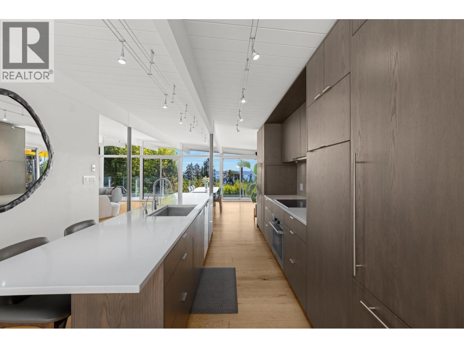 Photo 25 of 4045 Bayridge Avenue, West Vancouver BC