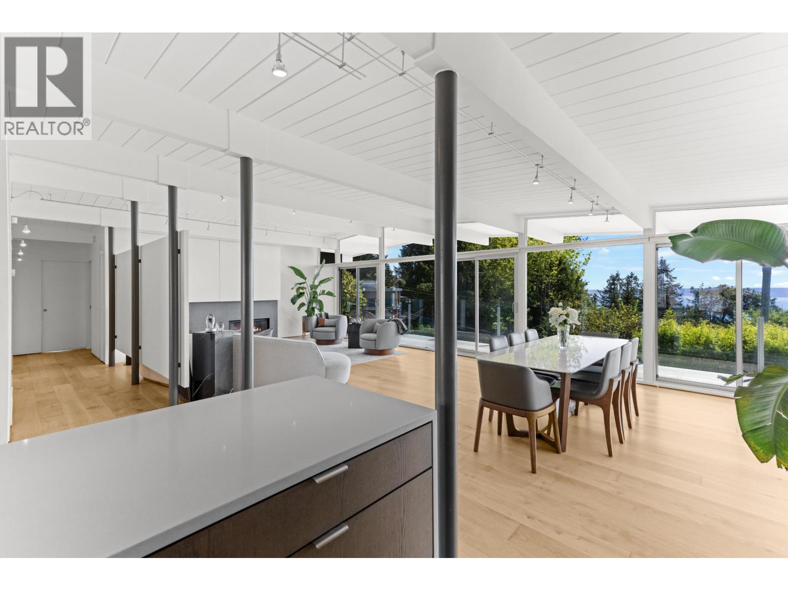 Photo 27 of 4045 Bayridge Avenue, West Vancouver BC