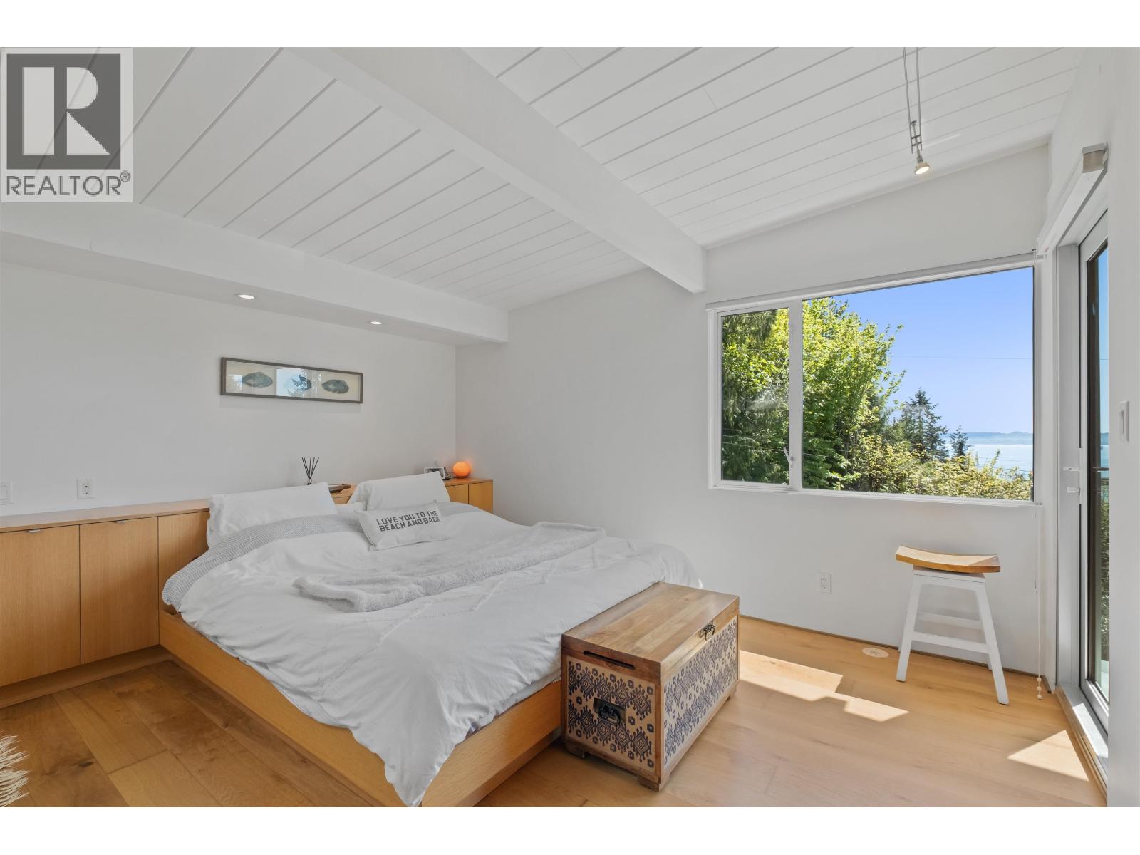 Photo 15 of 4045 Bayridge Avenue, West Vancouver BC
