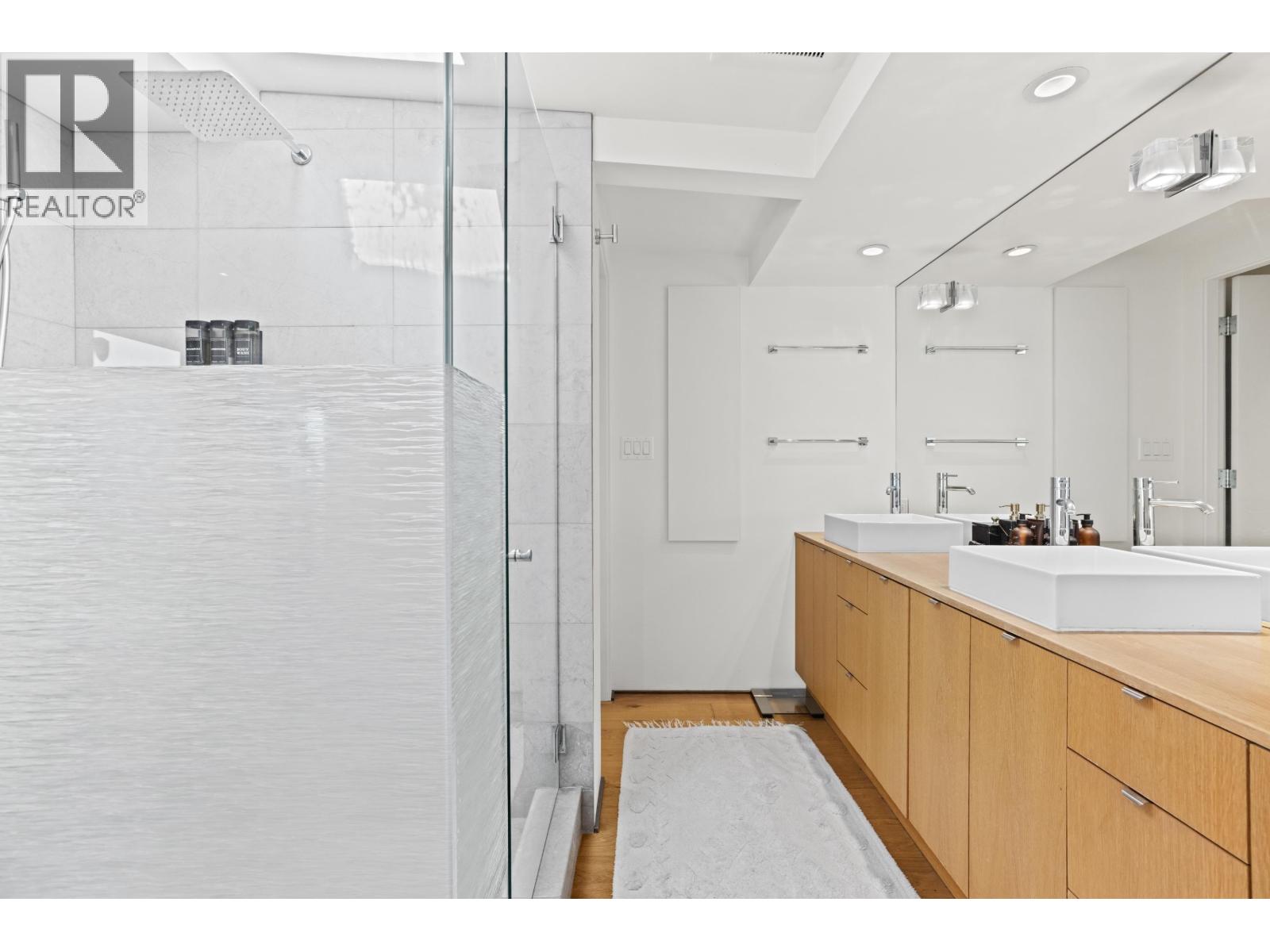 Photo 13 of 4045 Bayridge Avenue, West Vancouver BC