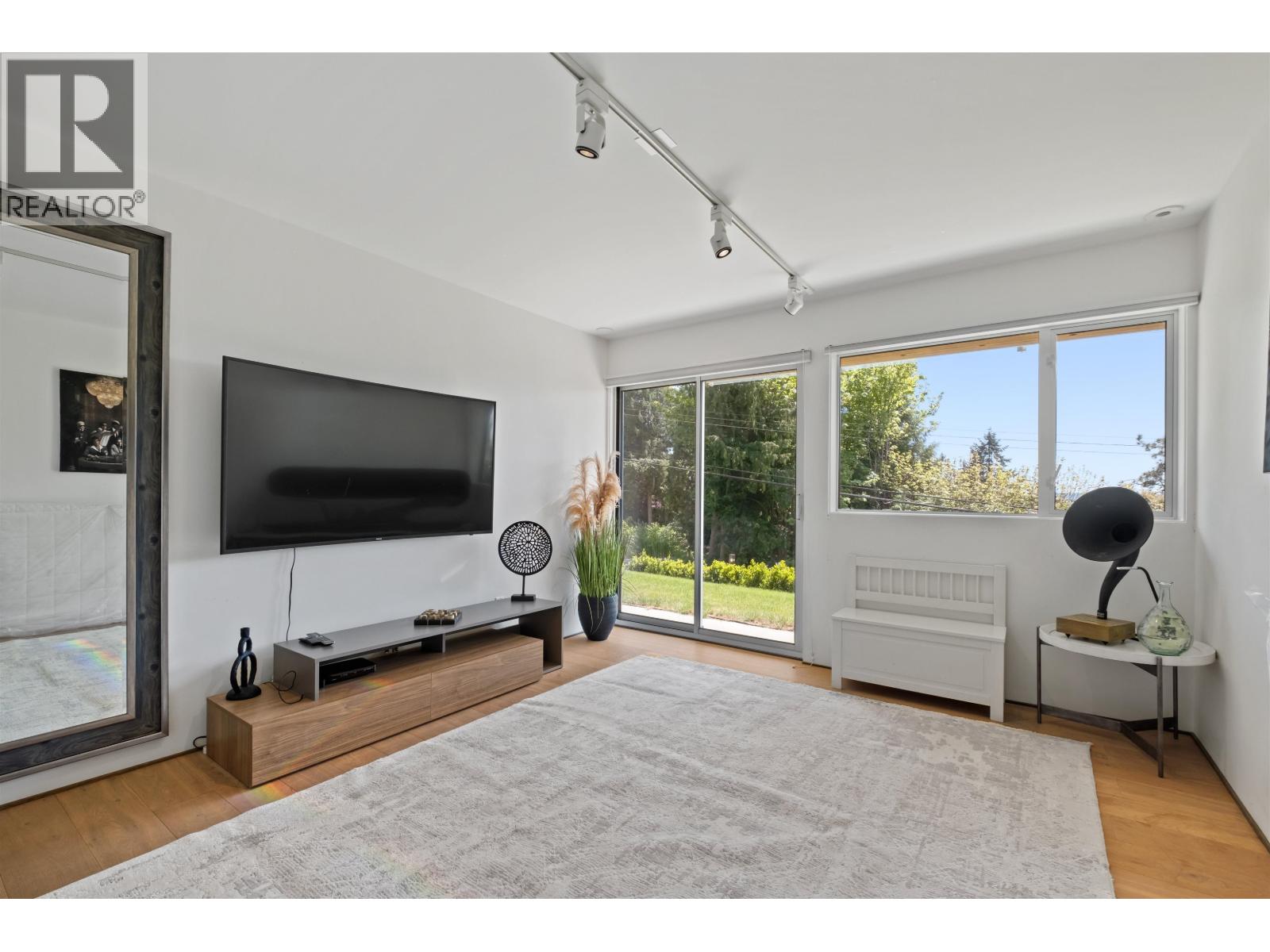 Photo 31 of 4045 Bayridge Avenue, West Vancouver BC