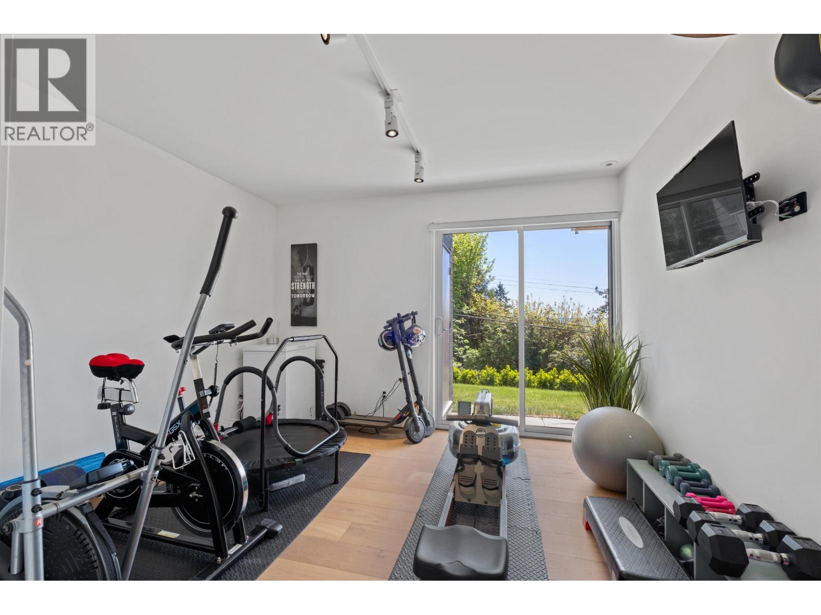 Photo 17 of 4045 Bayridge Avenue, West Vancouver BC