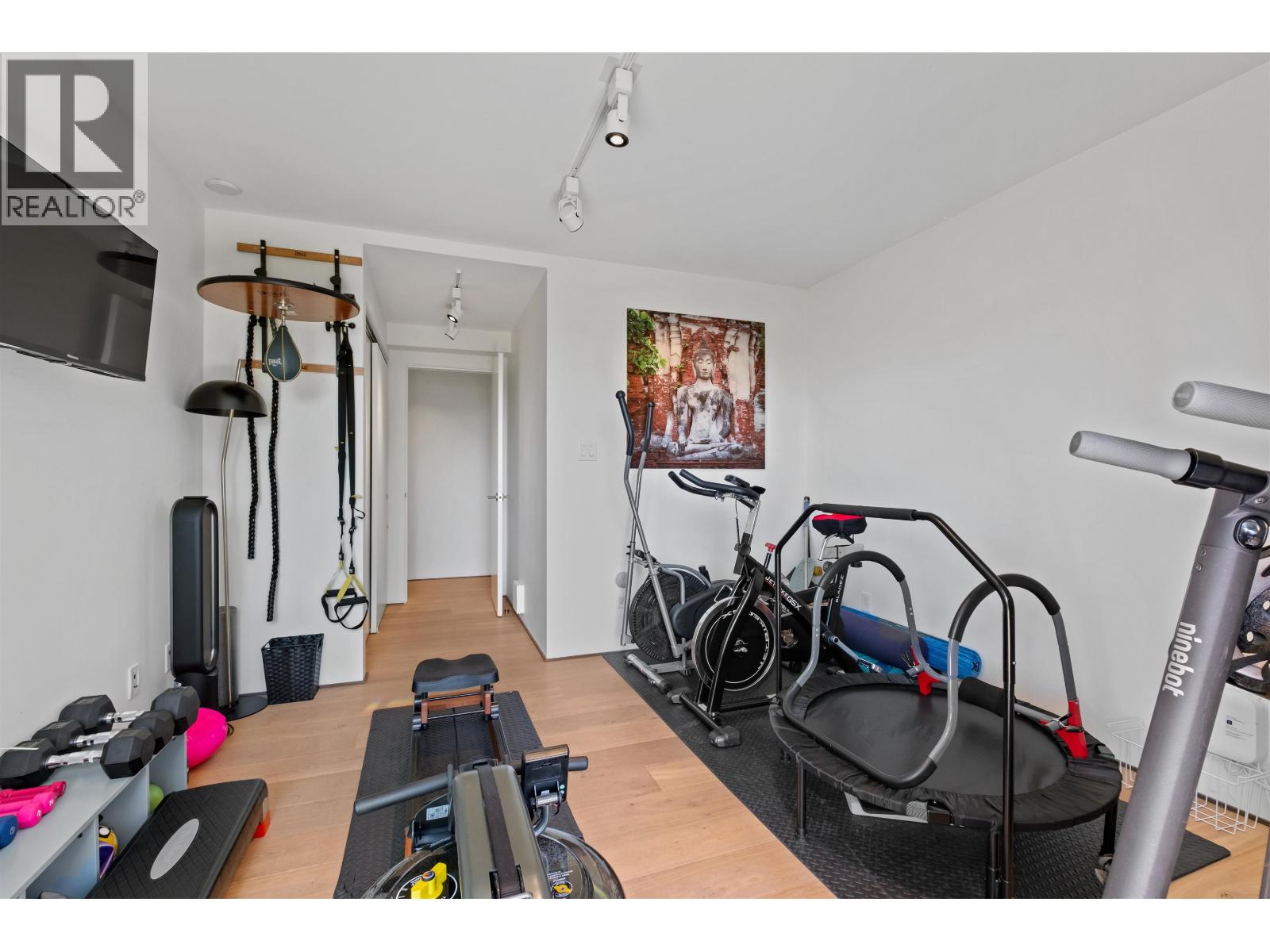 Photo 33 of 4045 Bayridge Avenue, West Vancouver BC