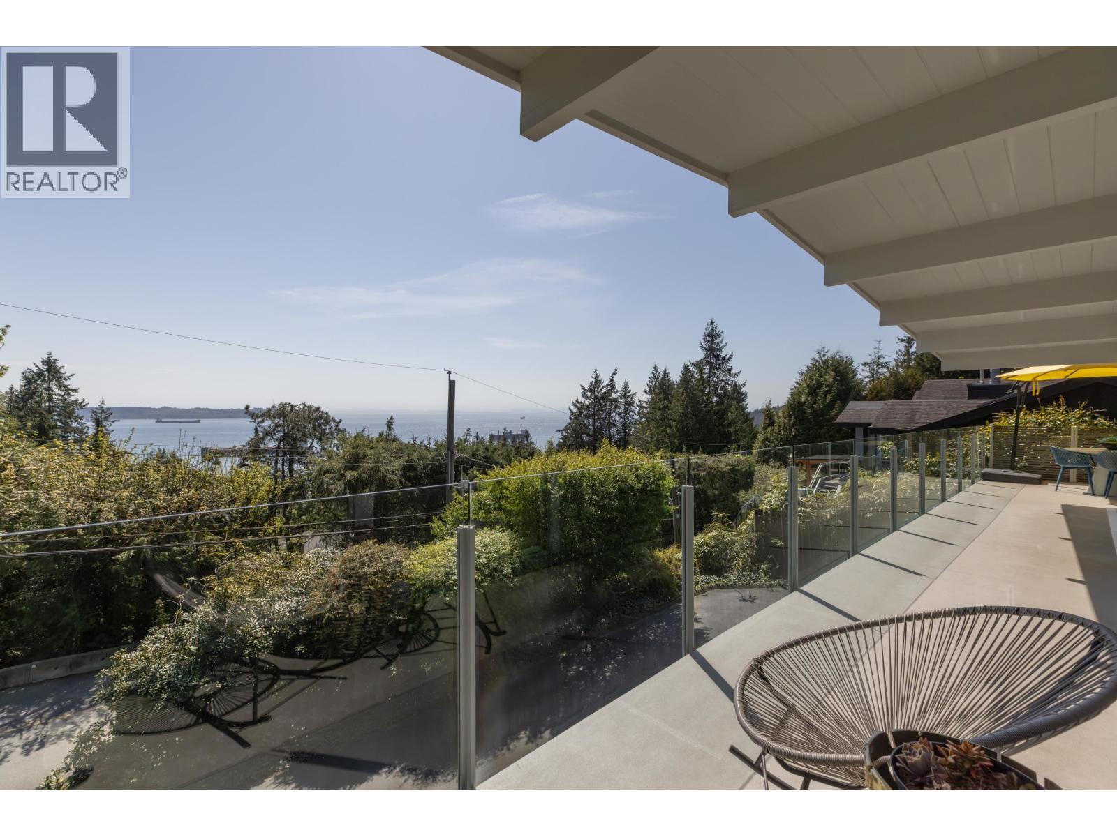 Photo 20 of 4045 Bayridge Avenue, West Vancouver BC