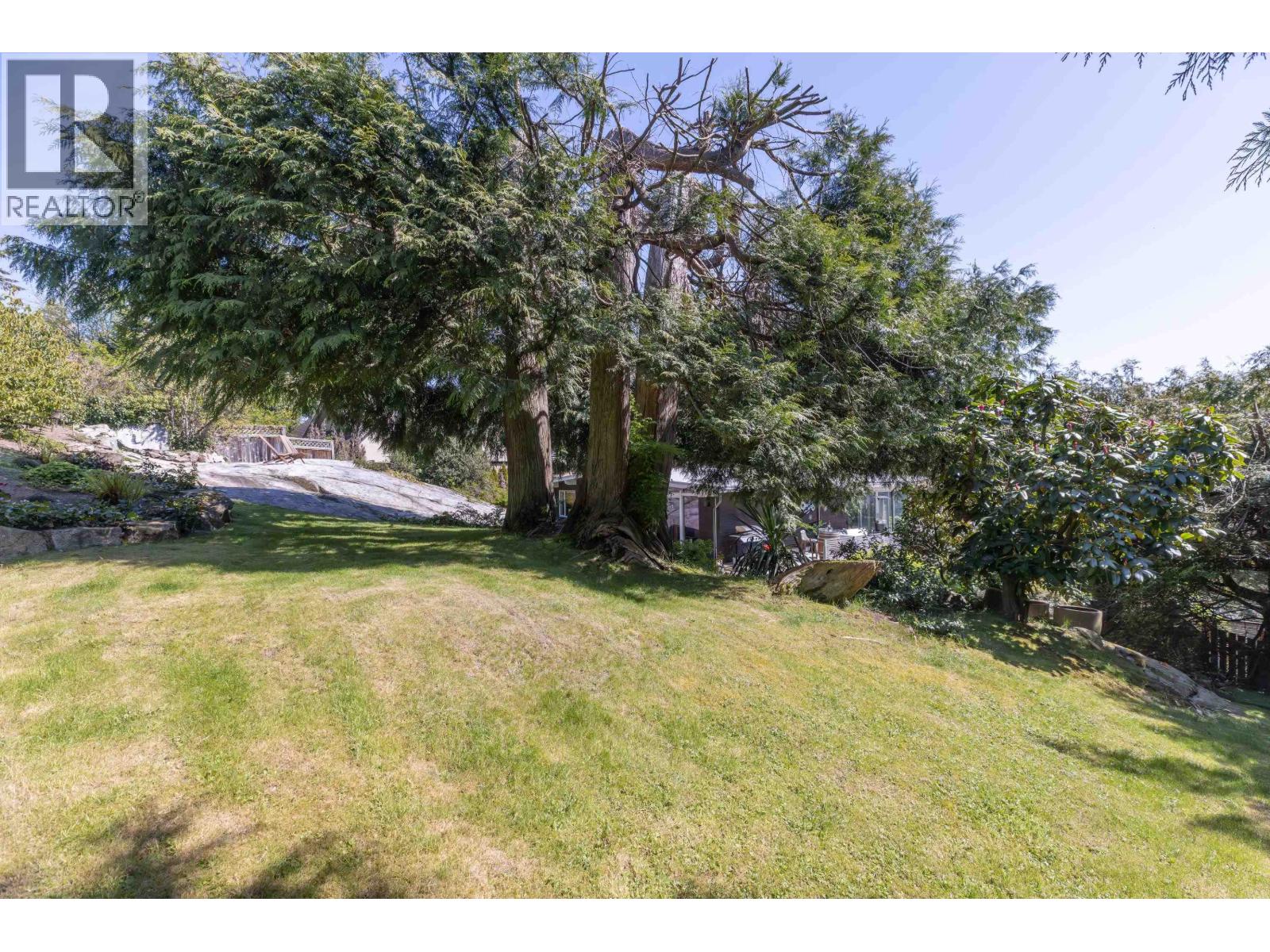Photo 14 of 4045 Bayridge Avenue, West Vancouver BC