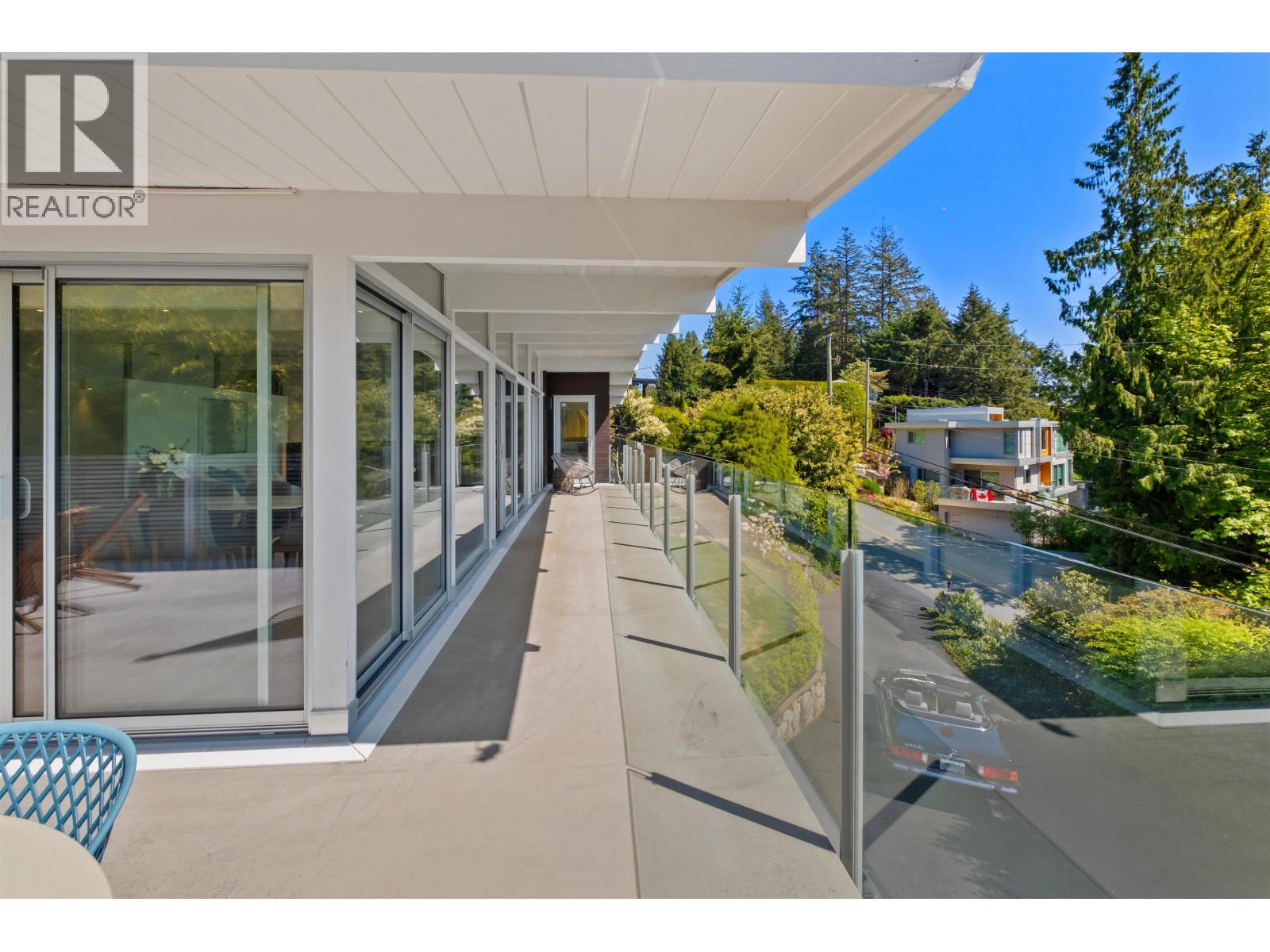 Photo 6 of 4045 Bayridge Avenue, West Vancouver BC