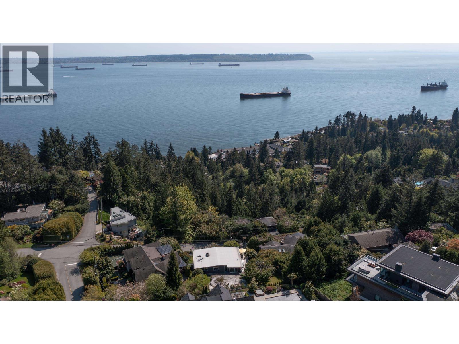 Photo 1 of 4045 Bayridge Avenue, West Vancouver BC