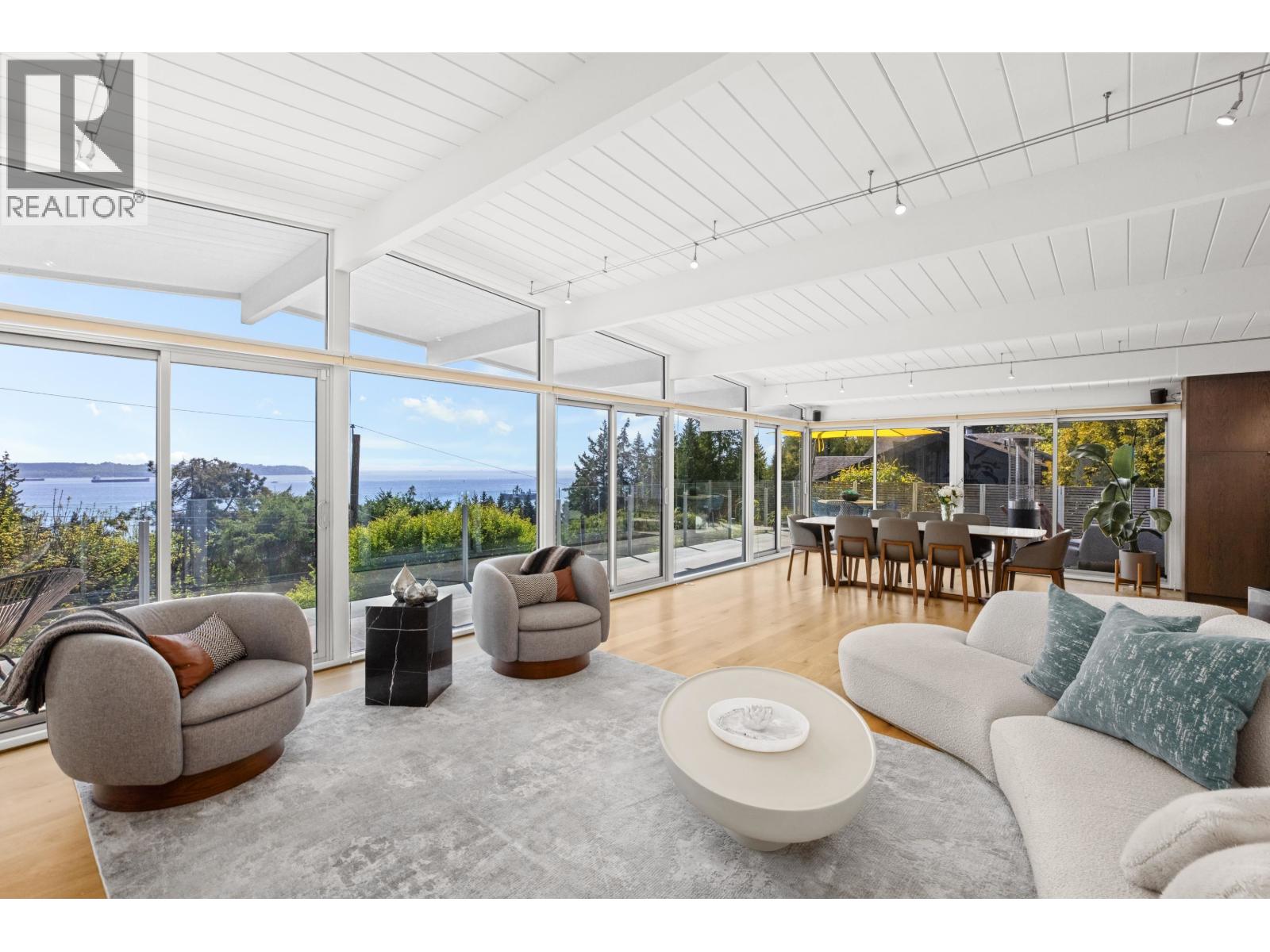 Photo 19 of 4045 Bayridge Avenue, West Vancouver BC