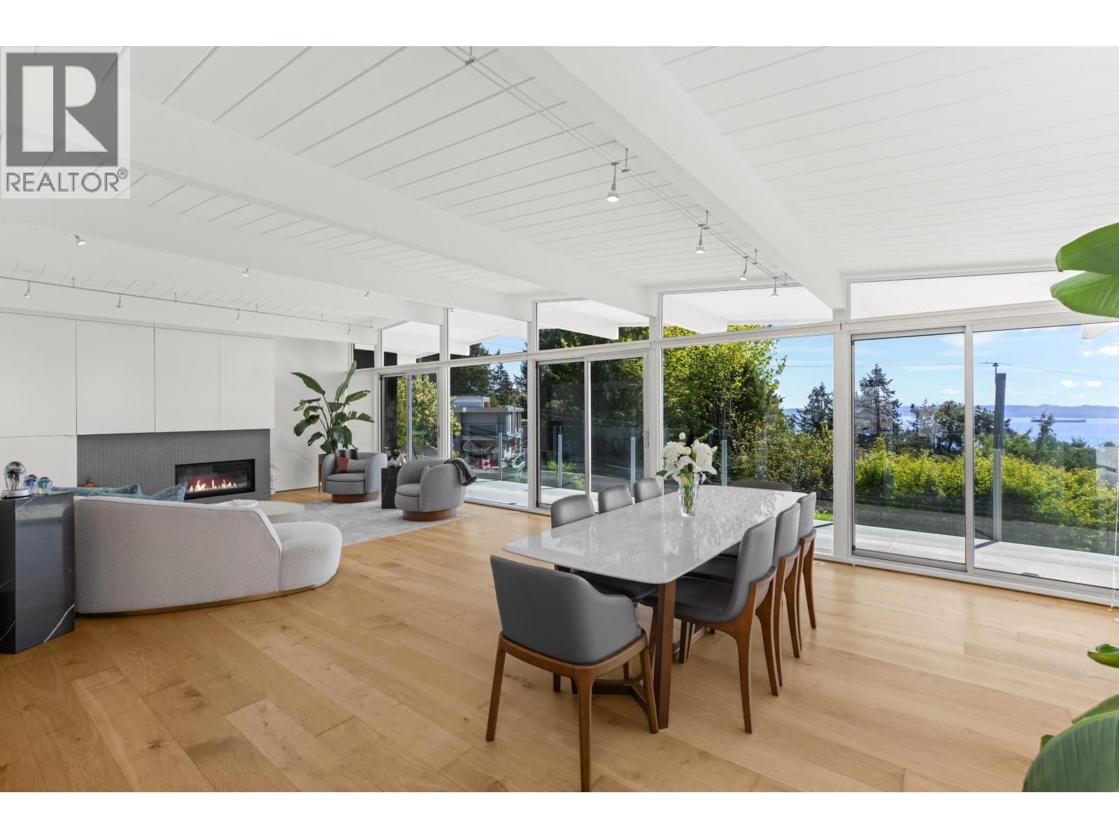 Photo 22 of 4045 Bayridge Avenue, West Vancouver BC