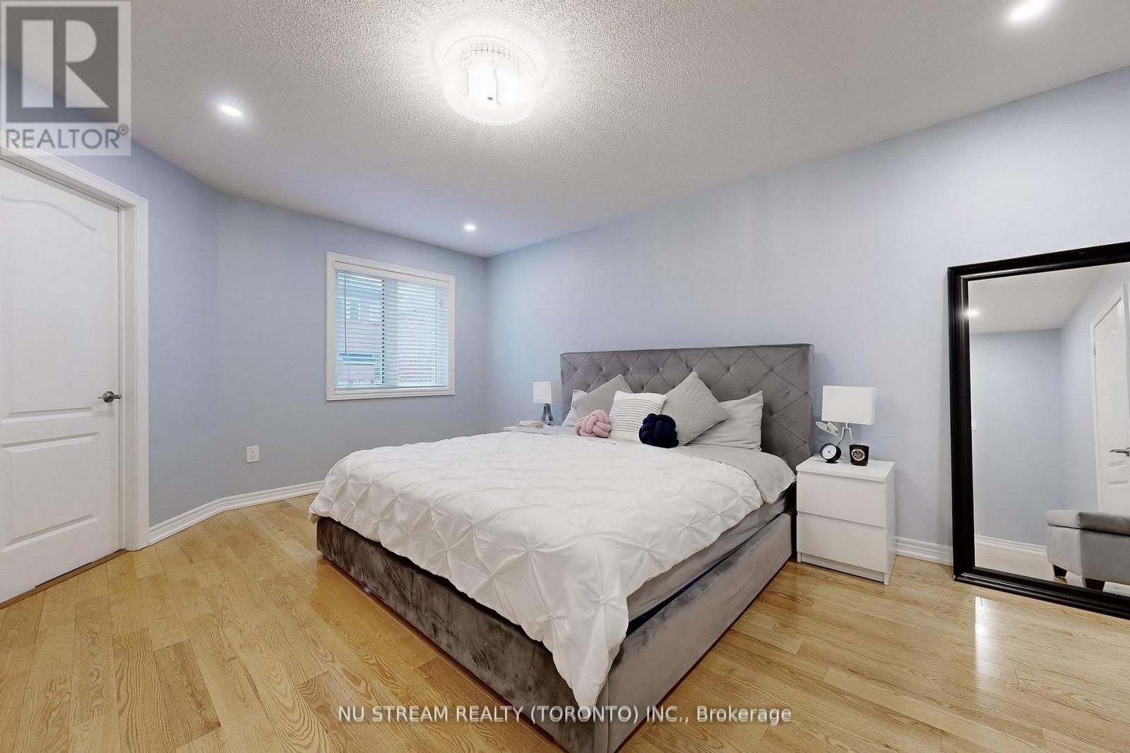 Photo 20 of 52 Idyllwood Avenue, Richmond Hill ON